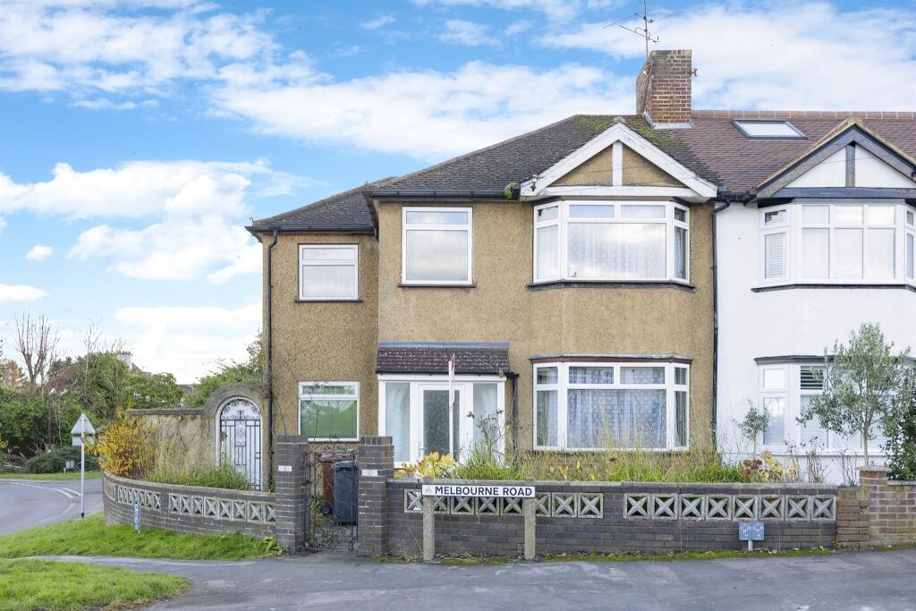 5 bedroom semidetached house for sale in Melbourne Road, Bushey, WD23