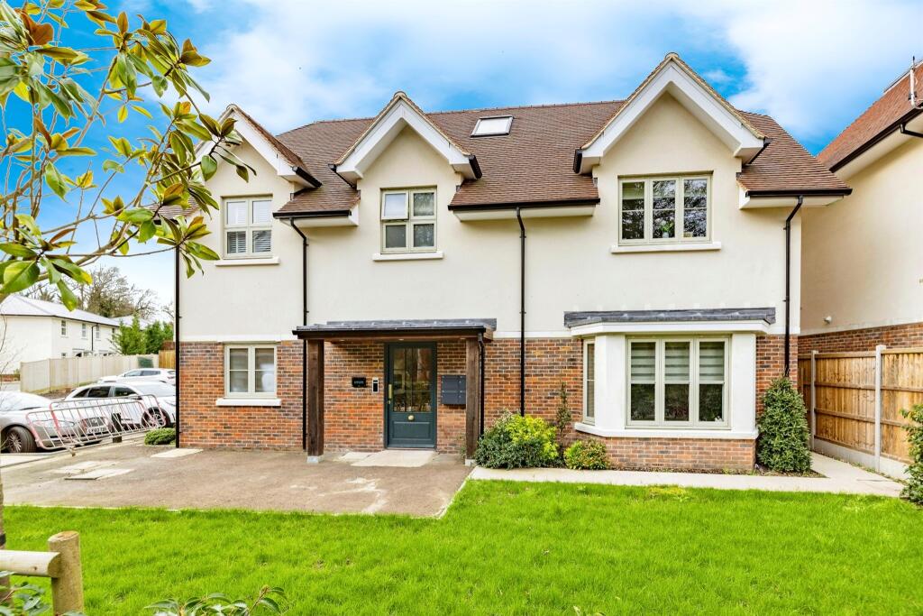 1 bedroom apartment for sale in Elizabeth Grove, Bushey Heath, Bushey, WD23