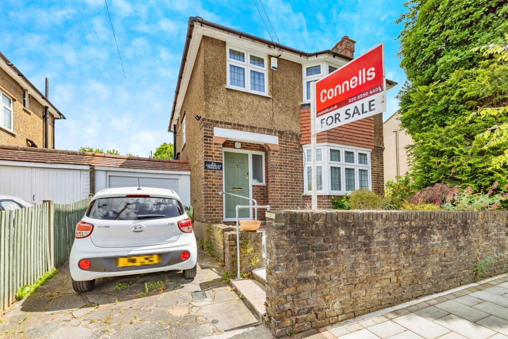 3 bedroom detached house for sale in Villiers Road, Watford, WD19