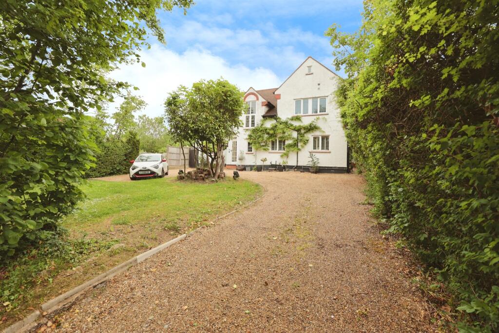 Main image of property: Chiltern Avenue, Bushey