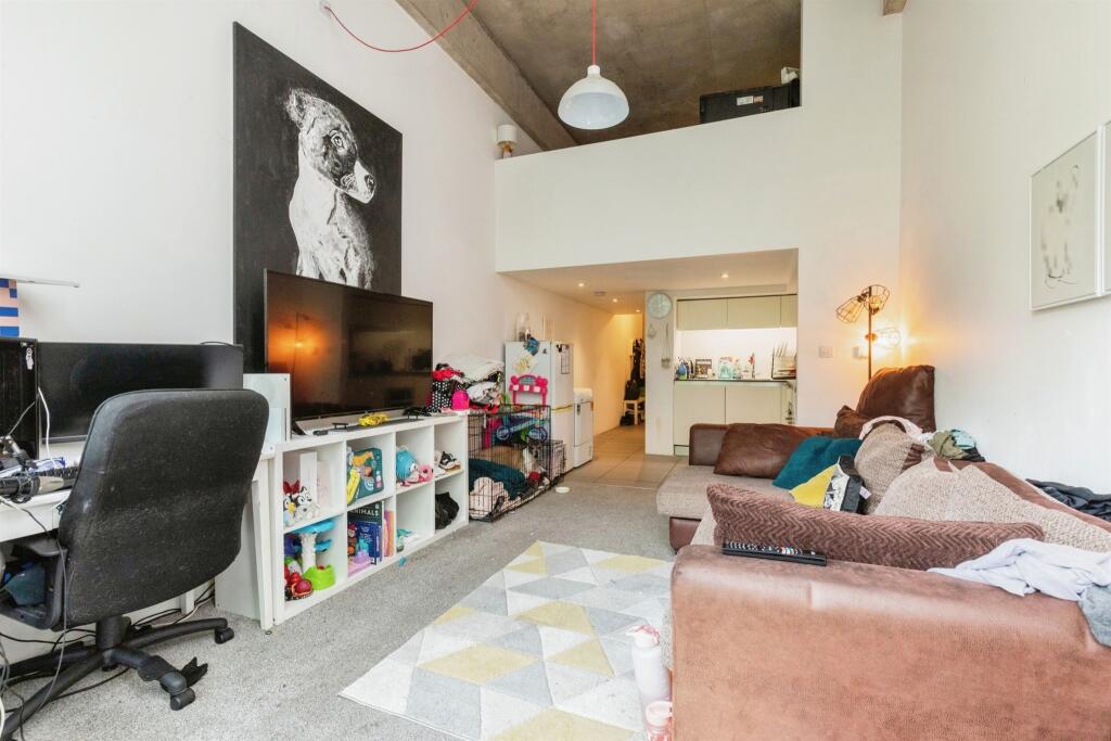 Additional property image - Lake Shore Drive, Bristol