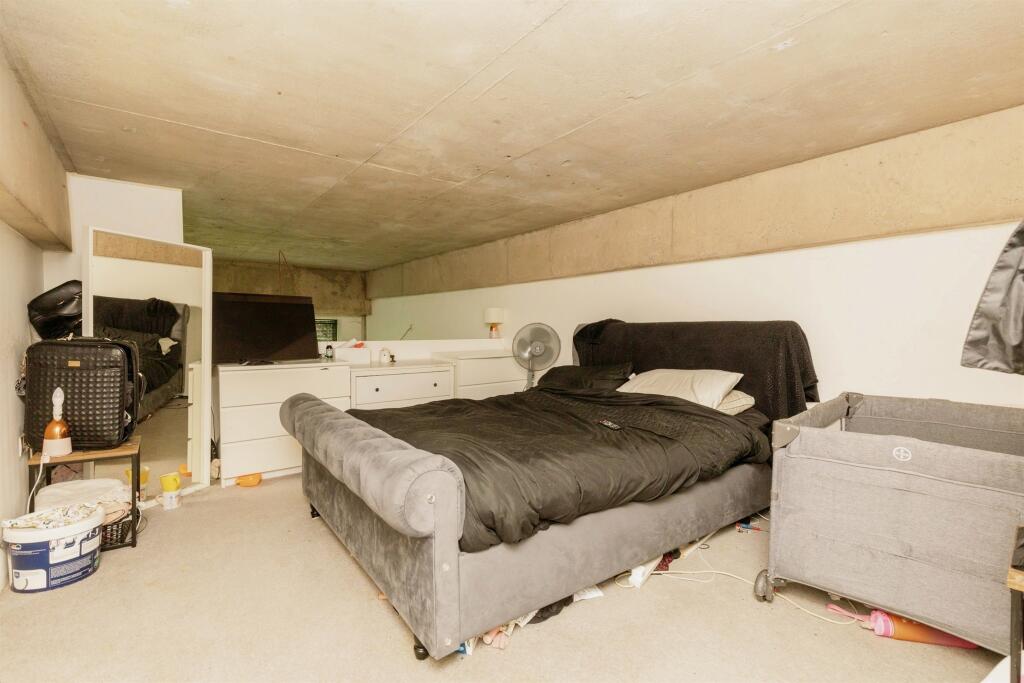 Additional property image - Lake Shore Drive, Bristol