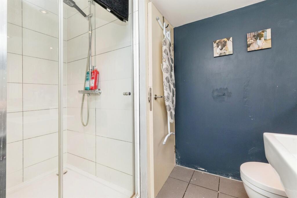 Additional property image - Lake Shore Drive, Bristol
