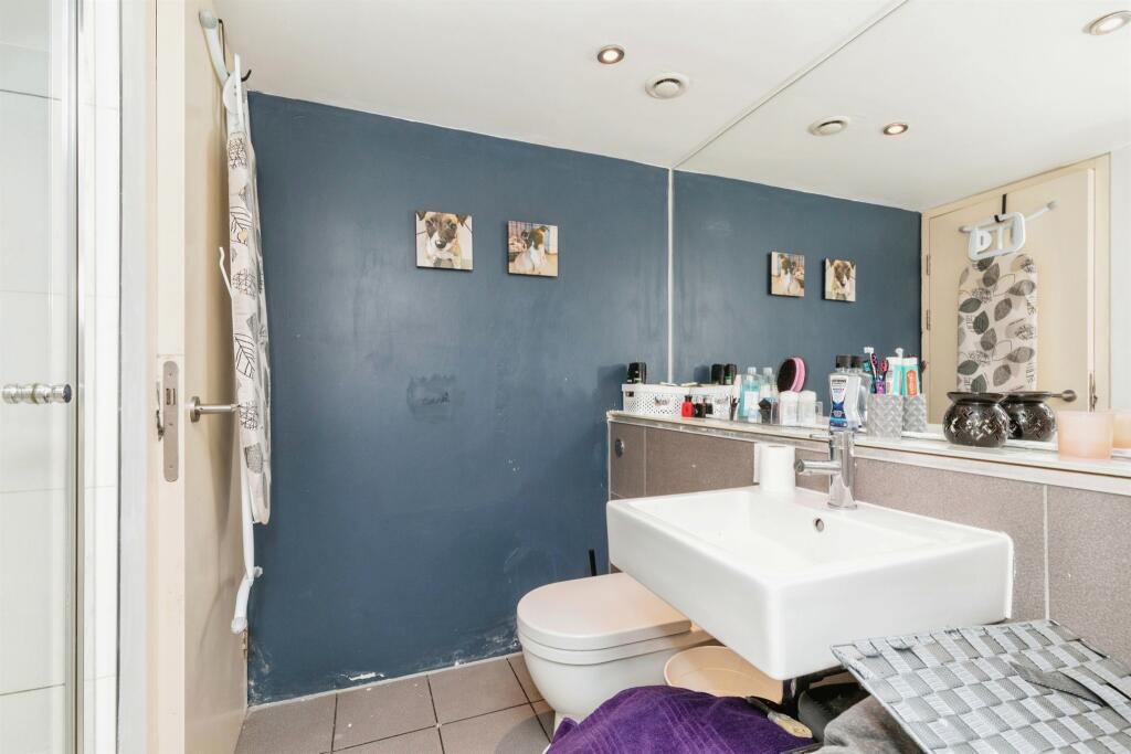 Additional property image - Lake Shore Drive, Bristol