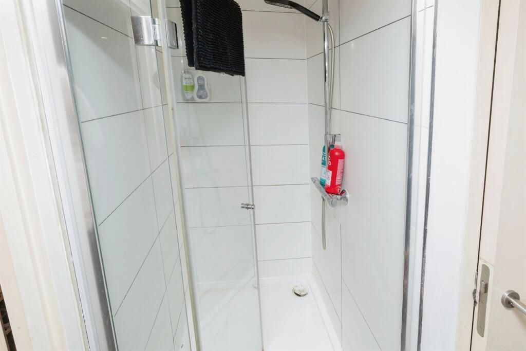 Additional property image - Lake Shore Drive, Bristol