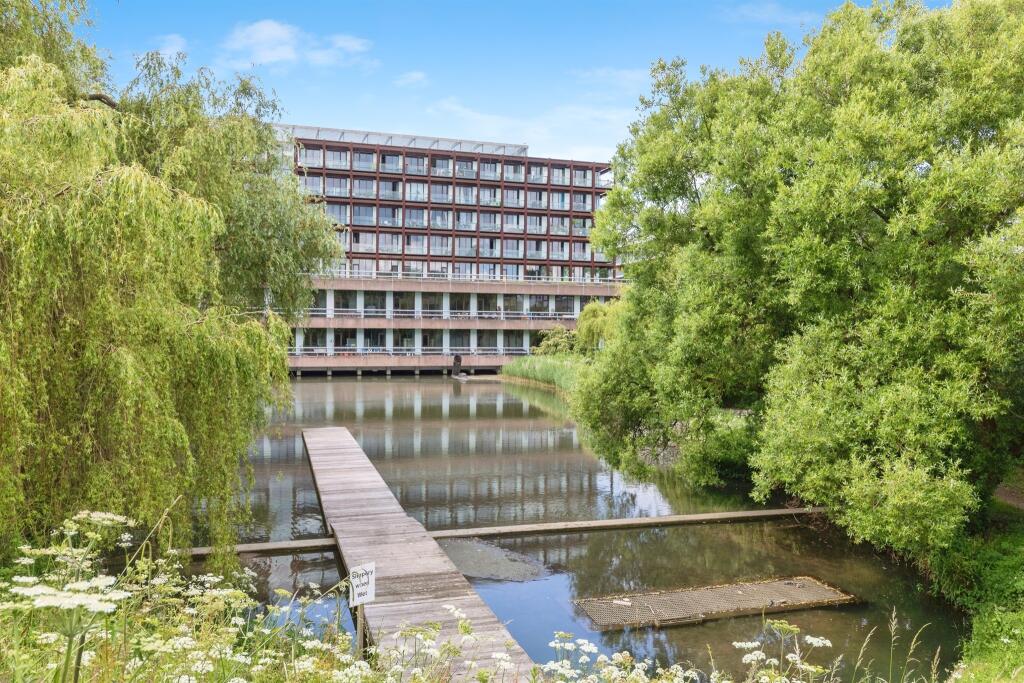 Additional property image - Lake Shore Drive, Bristol
