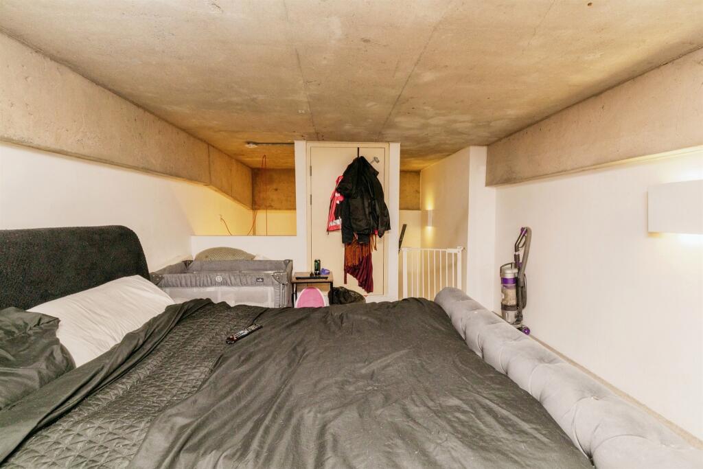 Additional property image - Lake Shore Drive, Bristol