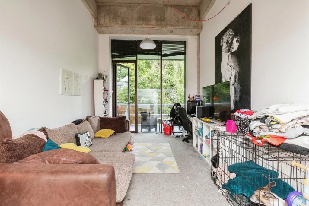 Additional property image - Lake Shore Drive, Bristol