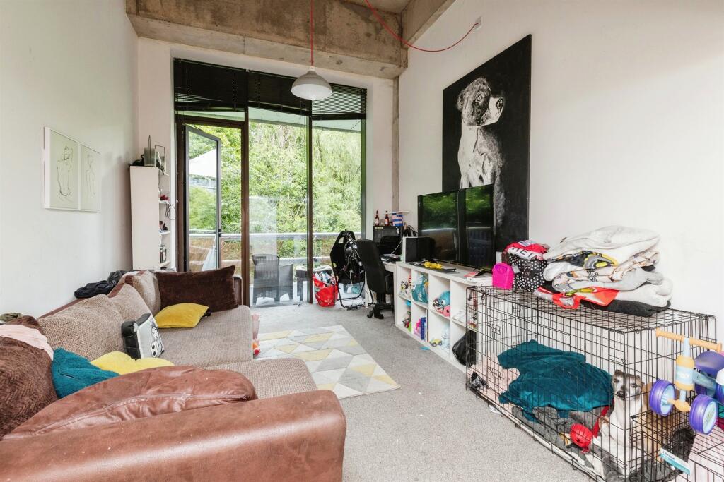 Additional property image - Lake Shore Drive, Bristol