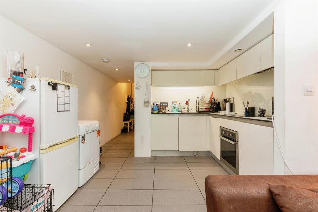 Additional property image - Lake Shore Drive, Bristol
