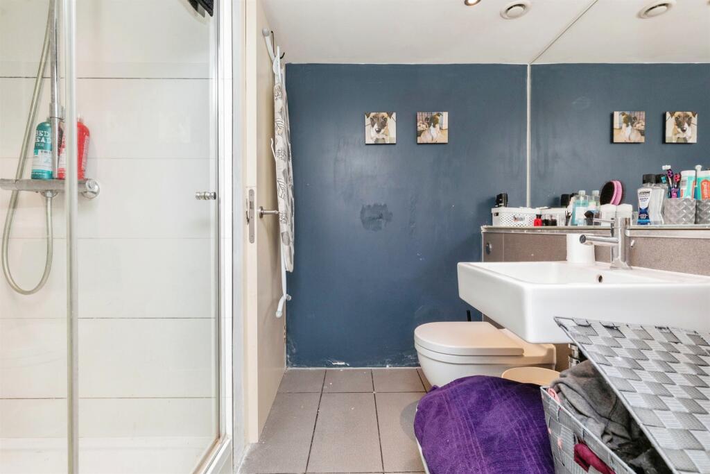 Additional property image - Lake Shore Drive, Bristol