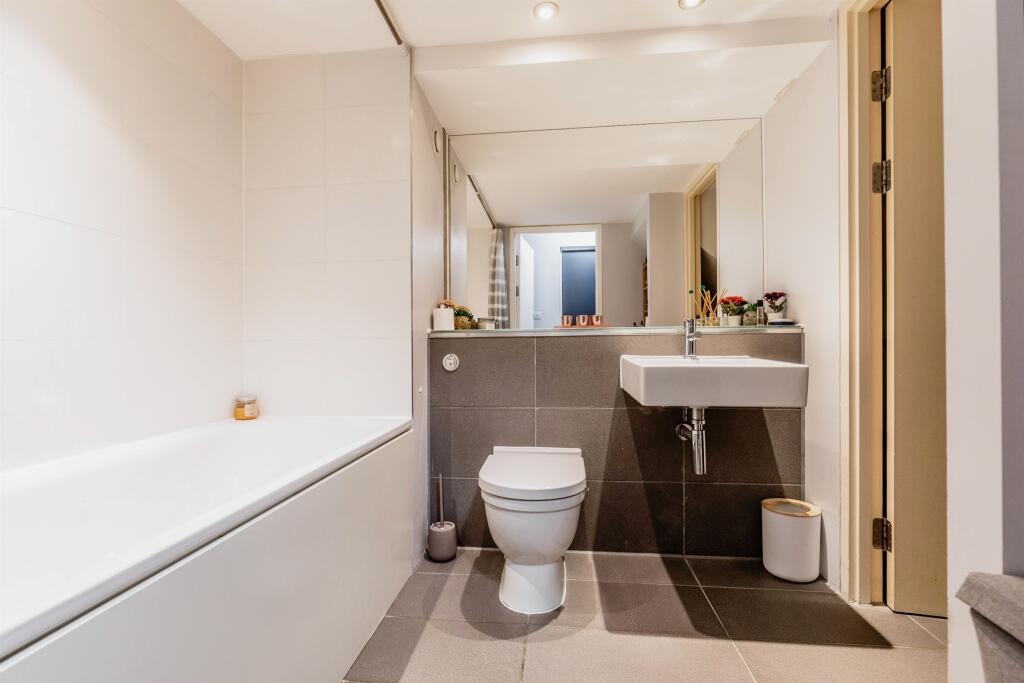 Additional property image - Lake Shore Drive, Bristol