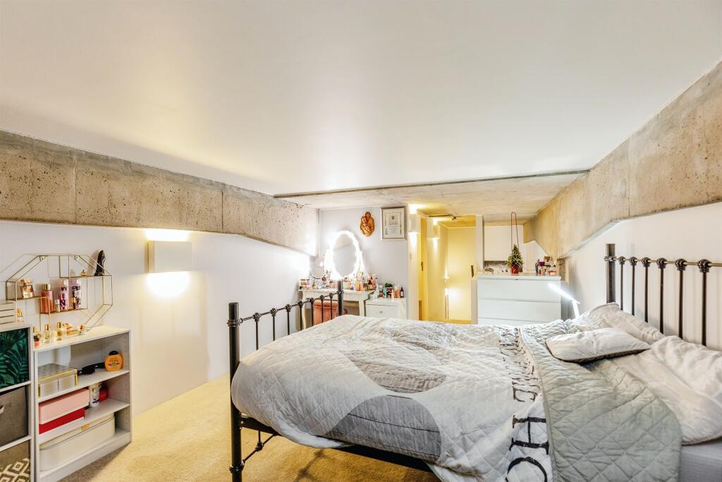 Additional property image - Lake Shore Drive, Bristol