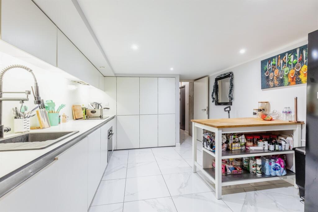 Additional property image - Lake Shore Drive, Bristol