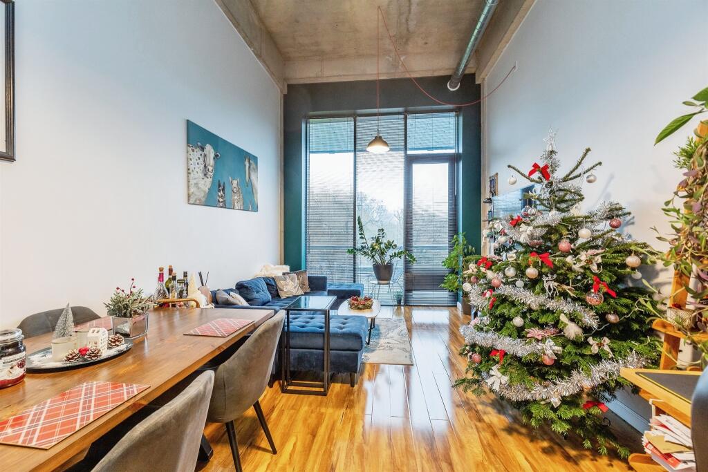 Additional property image - Lake Shore Drive, Bristol