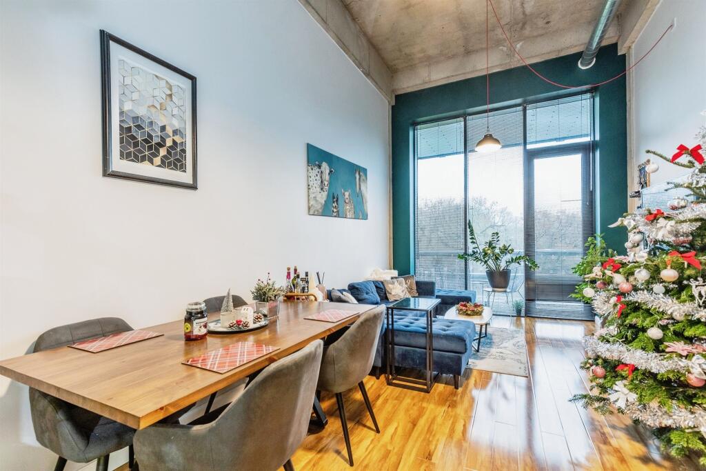 Additional property image - Lake Shore Drive, Bristol