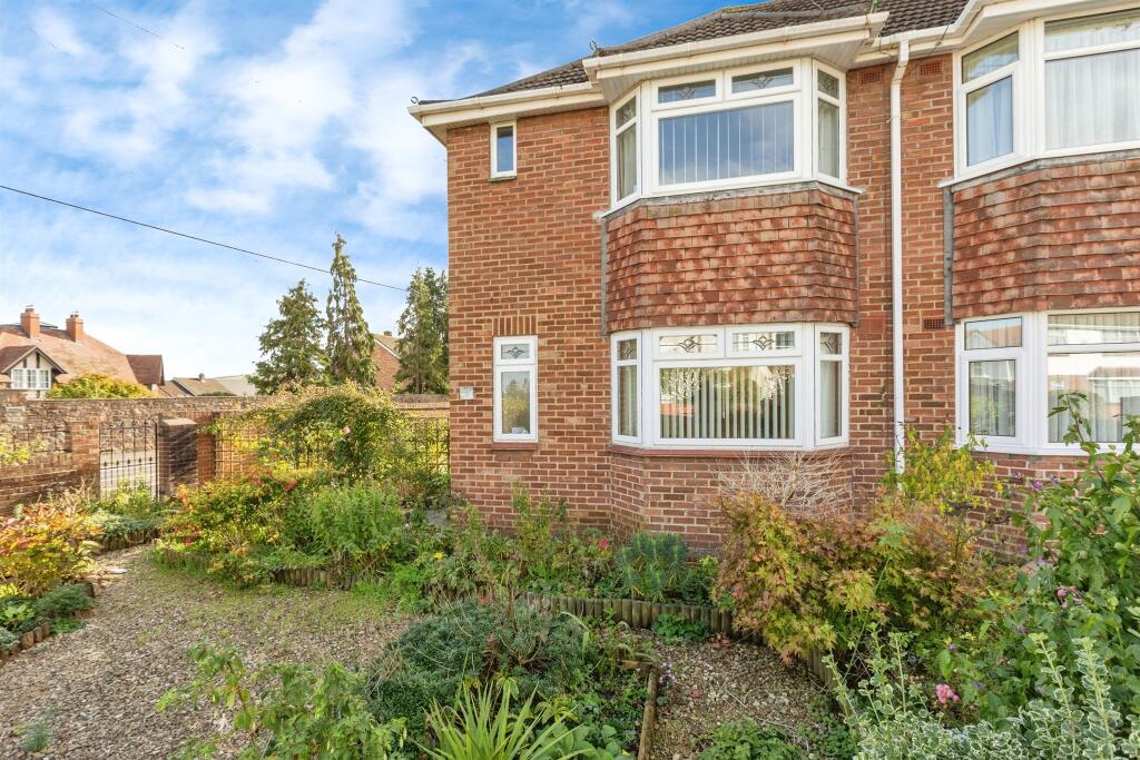 Additional property image - Maytree Avenue, Bristol