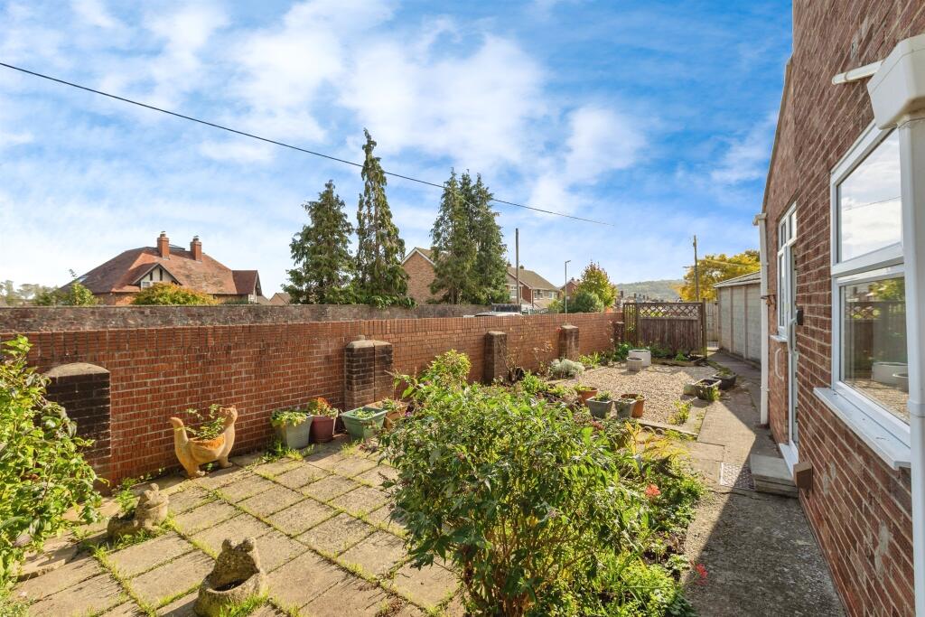 Additional property image - Maytree Avenue, Bristol