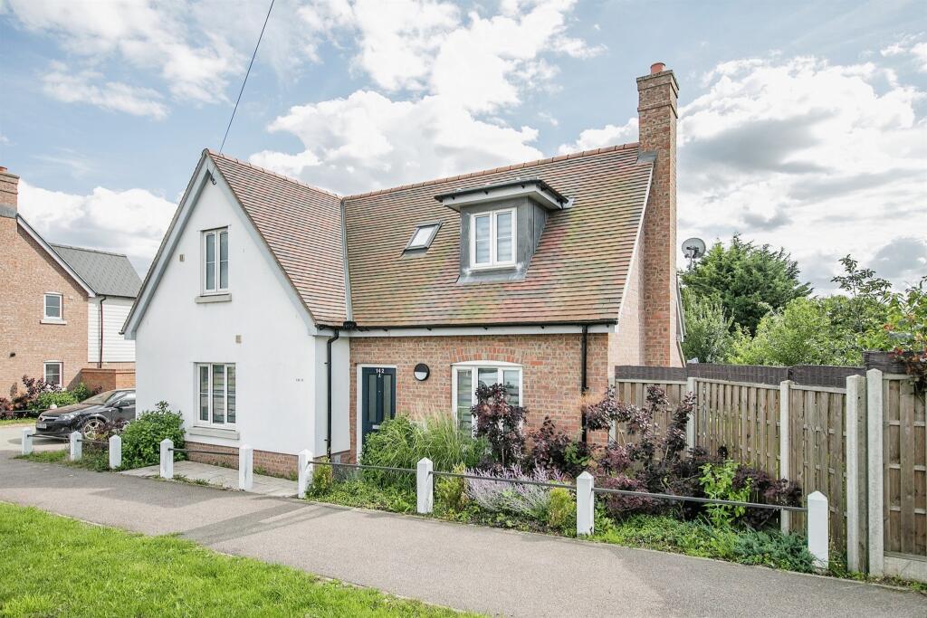 3 bedroom bungalow for sale in Harwich Road, Mistley, Manningtree, CO11