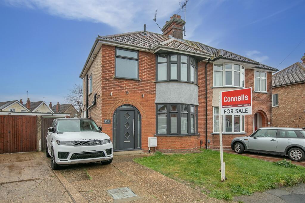 3 bedroom semidetached house for sale in Lancing Avenue, Ipswich, IP4