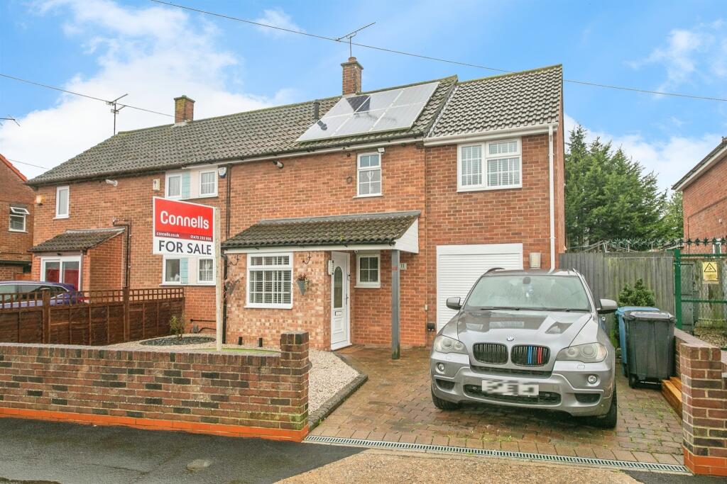 4 bedroom semidetached house for sale in Curlew Road, Ipswich, IP2