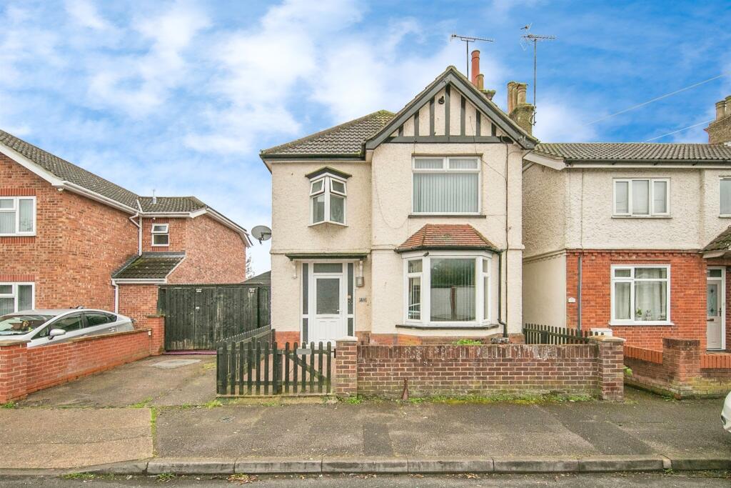 3 bedroom detached house for sale in Lister Road, Ipswich, IP1