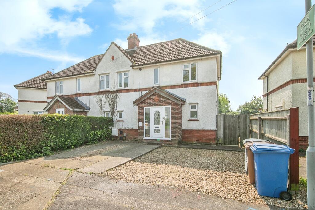 4 bedroom semi-detached house for sale in Whitton Church Lane, Ipswich, IP1