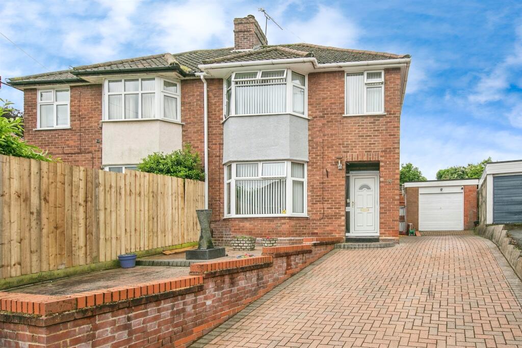 3 bedroom semidetached house for sale in Belstead Avenue, Ipswich, IP2