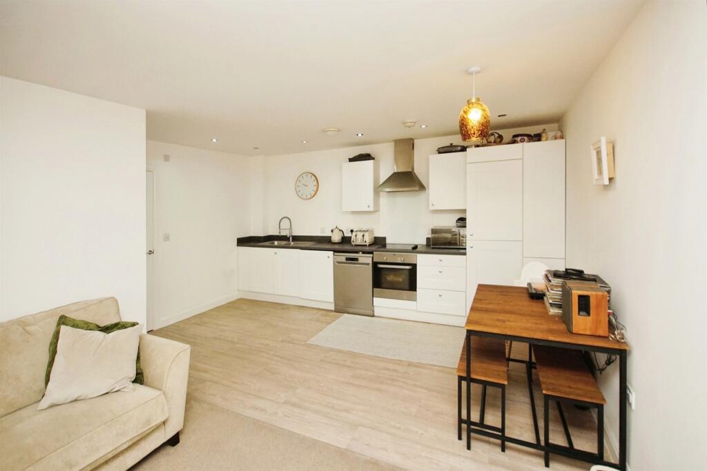 Additional property image - Elmtree Way, Kingswood, Bristol