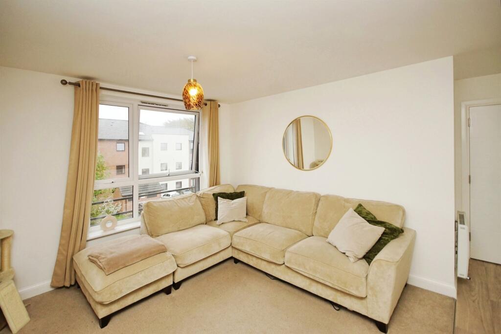 Additional property image - Elmtree Way, Kingswood, Bristol