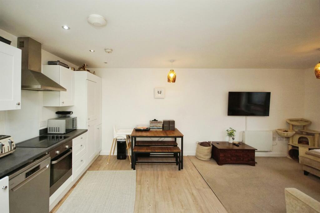 Additional property image - Elmtree Way, Kingswood, Bristol