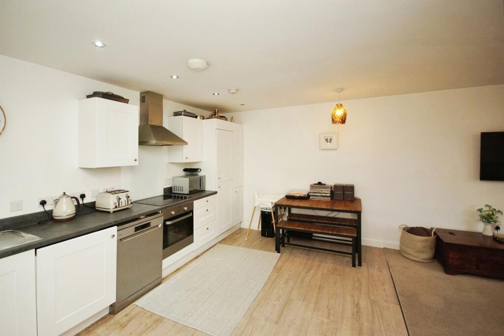 Additional property image - Elmtree Way, Kingswood, Bristol