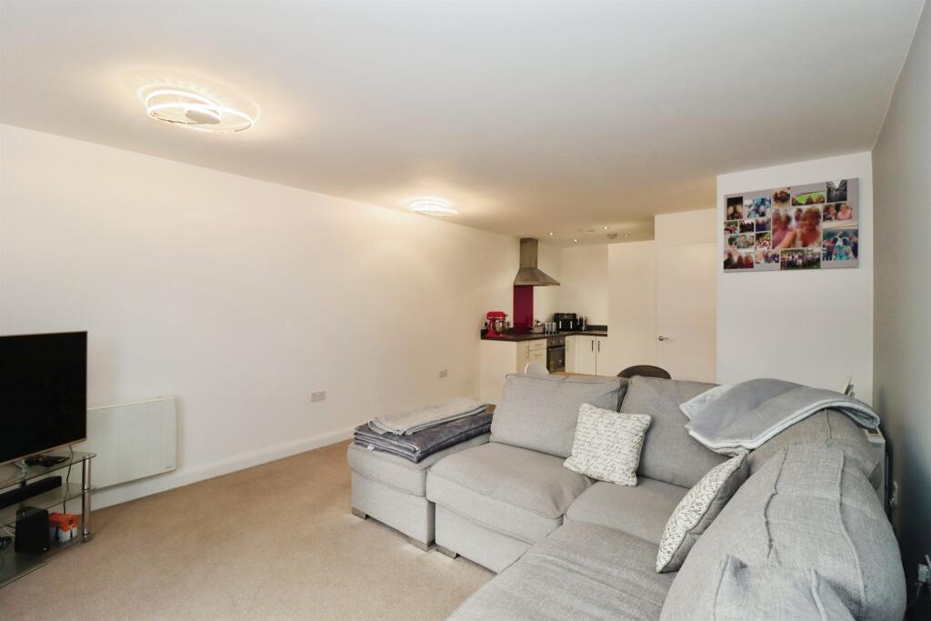 Additional property image - Elmtree Way, Kingswood, Bristol