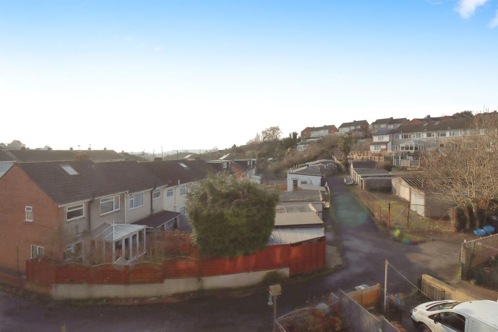Additional property image - Air Balloon Road, Bristol