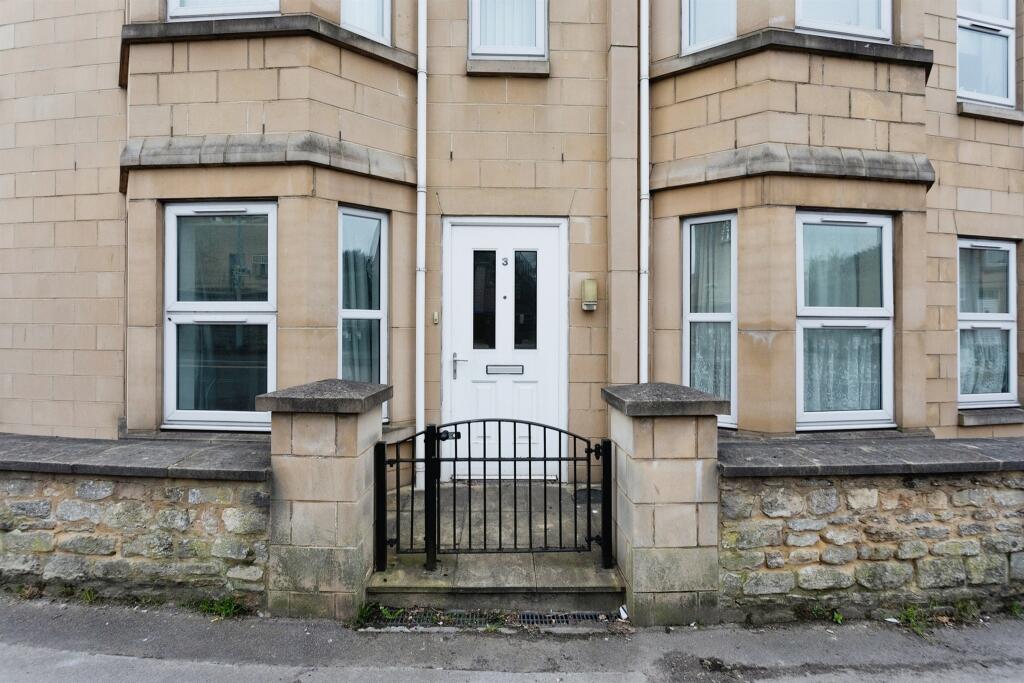 1 bedroom ground floor flat for sale in Little Mead, Chippenham