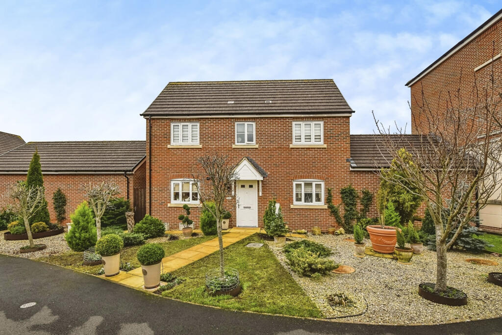 3 bedroom detached house for sale in Cuckoo Walk, Trowbridge, BA14