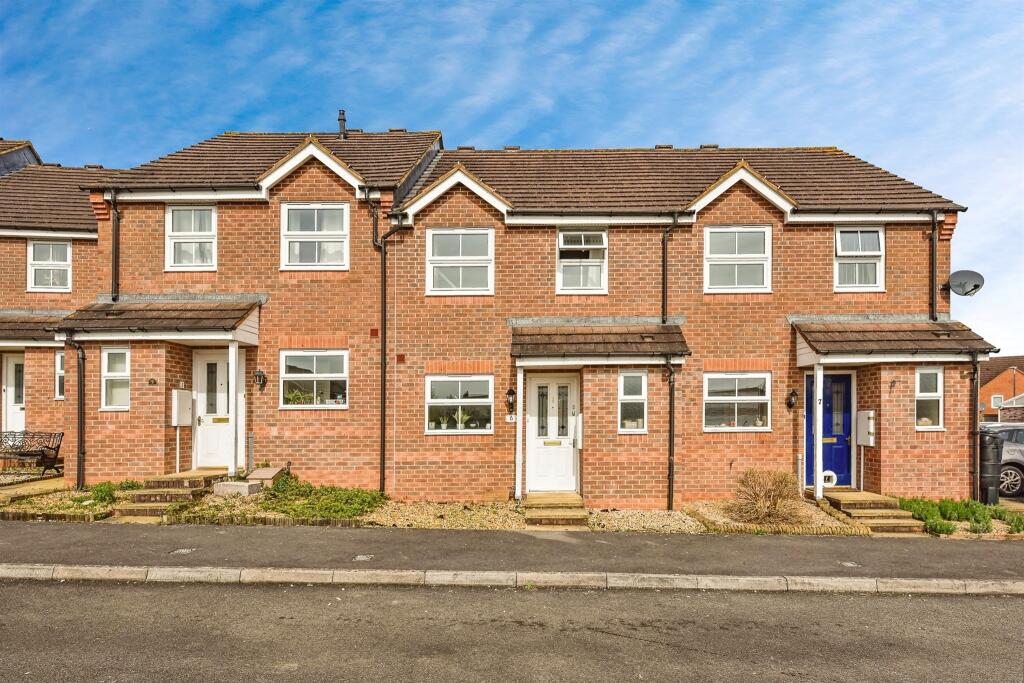 3 bedroom terraced house for sale in Lamplighters Walk, Trowbridge, BA14