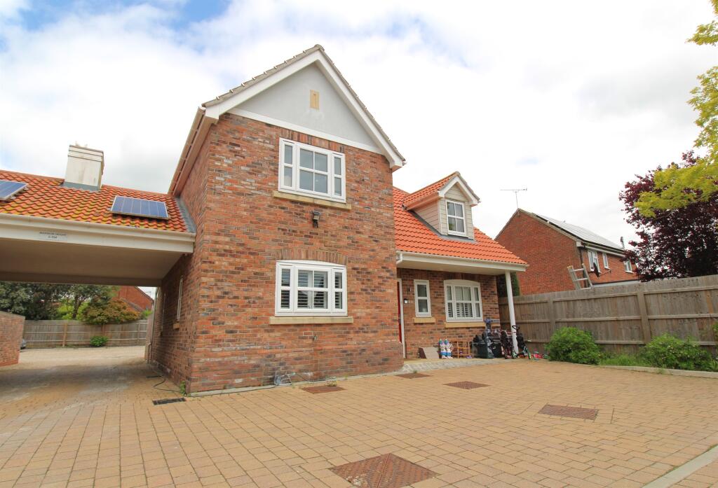 3 bedroom detached house for sale in Oaklands Parsons Heath, Parsons