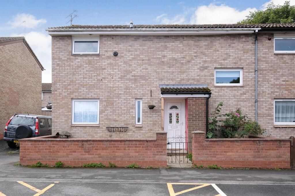 3 bedroom semidetached house for sale in Pixley Walk, Hereford, HR2