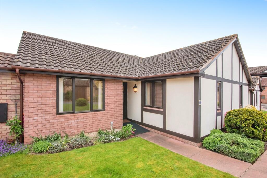 2 bedroom terraced bungalow for sale in Brook Farm Court, Belmont