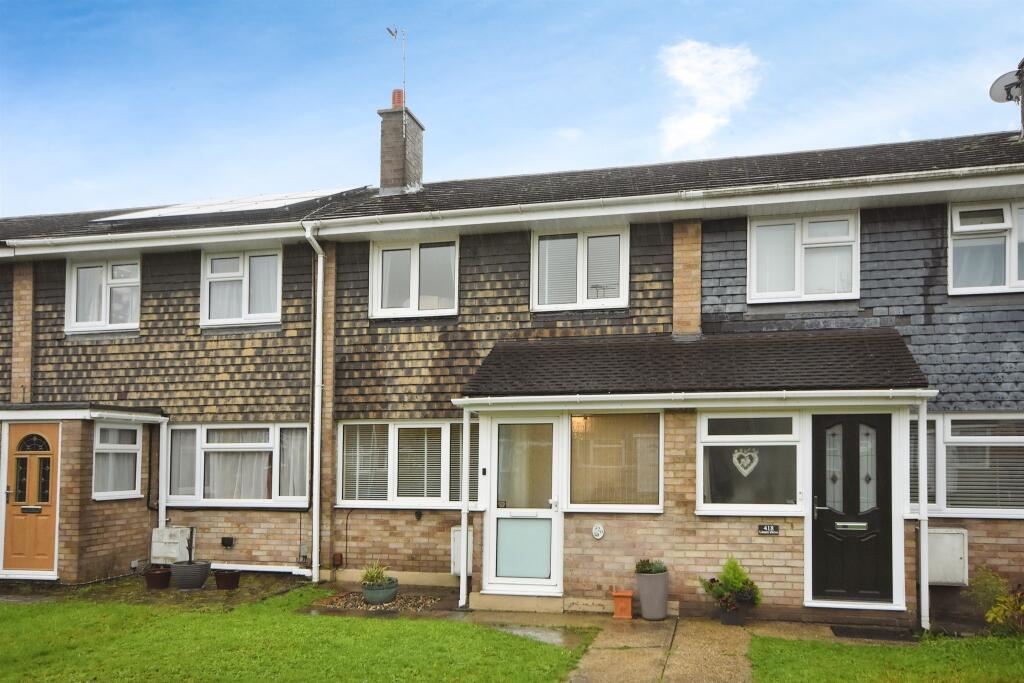 3 bedroom terraced house for sale in Drive, Chelmsford, CM2