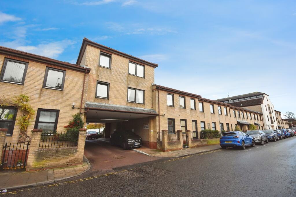 1 bedroom retirement property for sale in Albion Court, Chelmsford, CM2