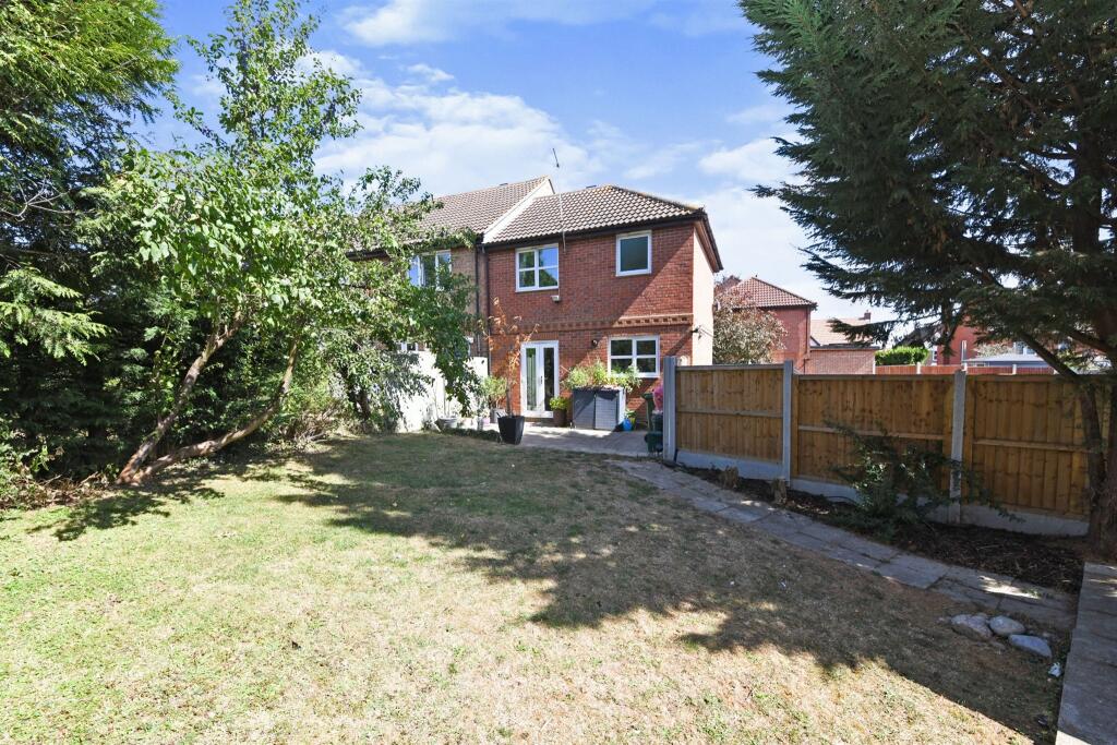 2 bedroom end of terrace house for sale in Froden Brook, BILLERICAY, CM11