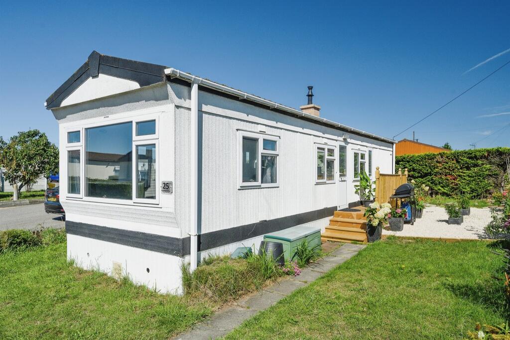 1 bedroom park home for sale in Lower Dunton Road, Dunton, Brentwood, CM13