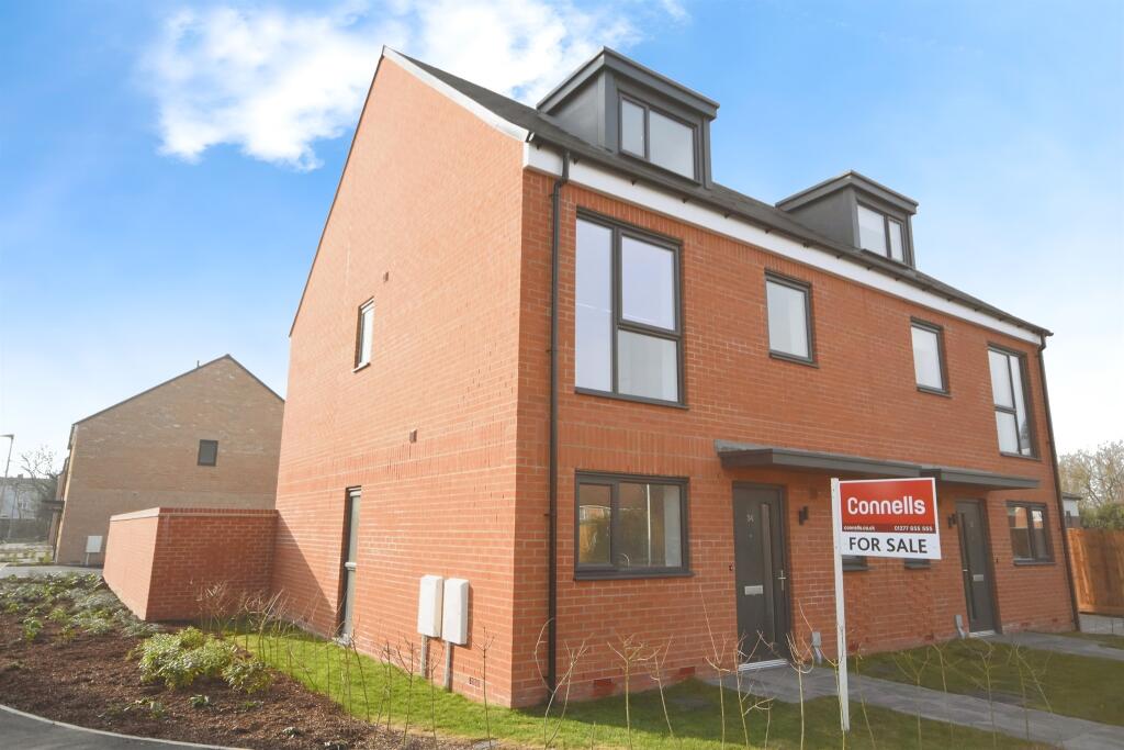 Main image of property: Ghyllgrove Close, Basildon