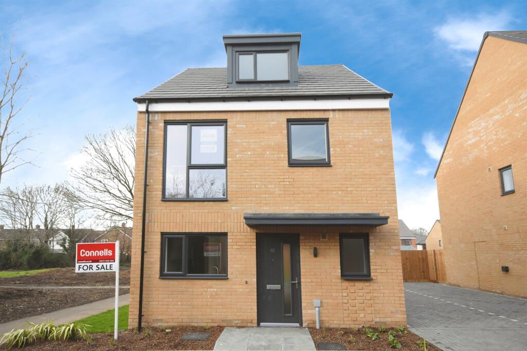 Main image of property: Ghyllgrove Close, Basildon
