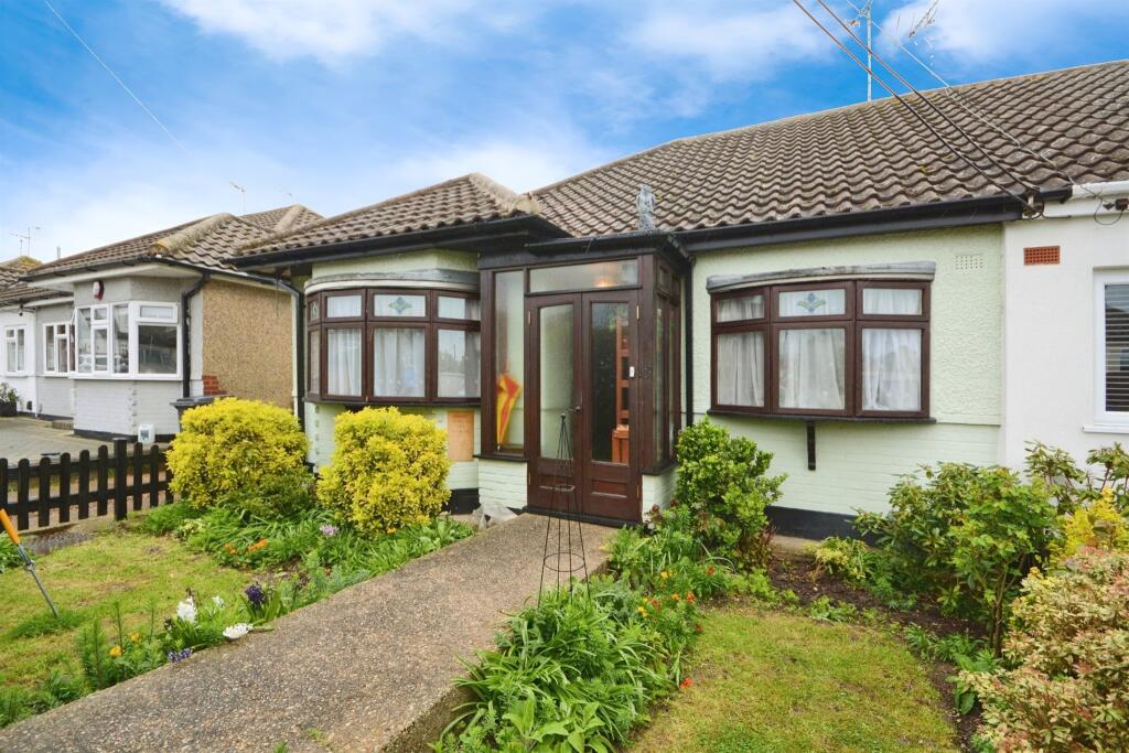 3 bedroom semidetached bungalow for sale in Carruthers Drive, Wickford