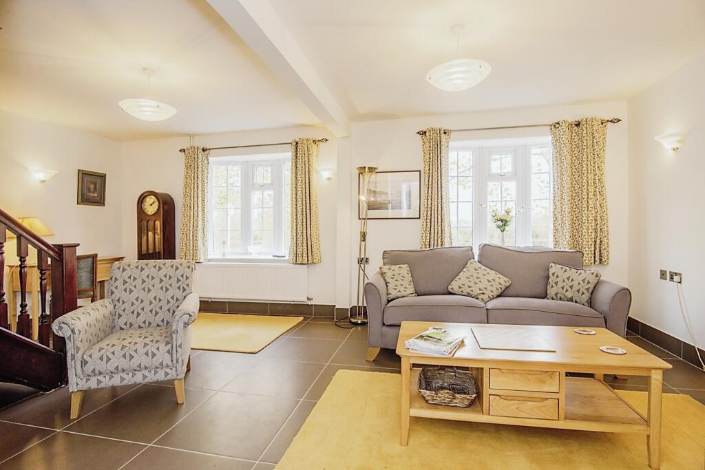 3 bedroom end of terrace house for sale in Hanley Road, UptonUpon