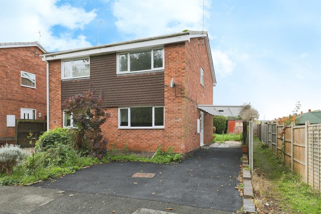 2 bedroom semidetached house for sale in Wordsworth Avenue, Worcester, WR3