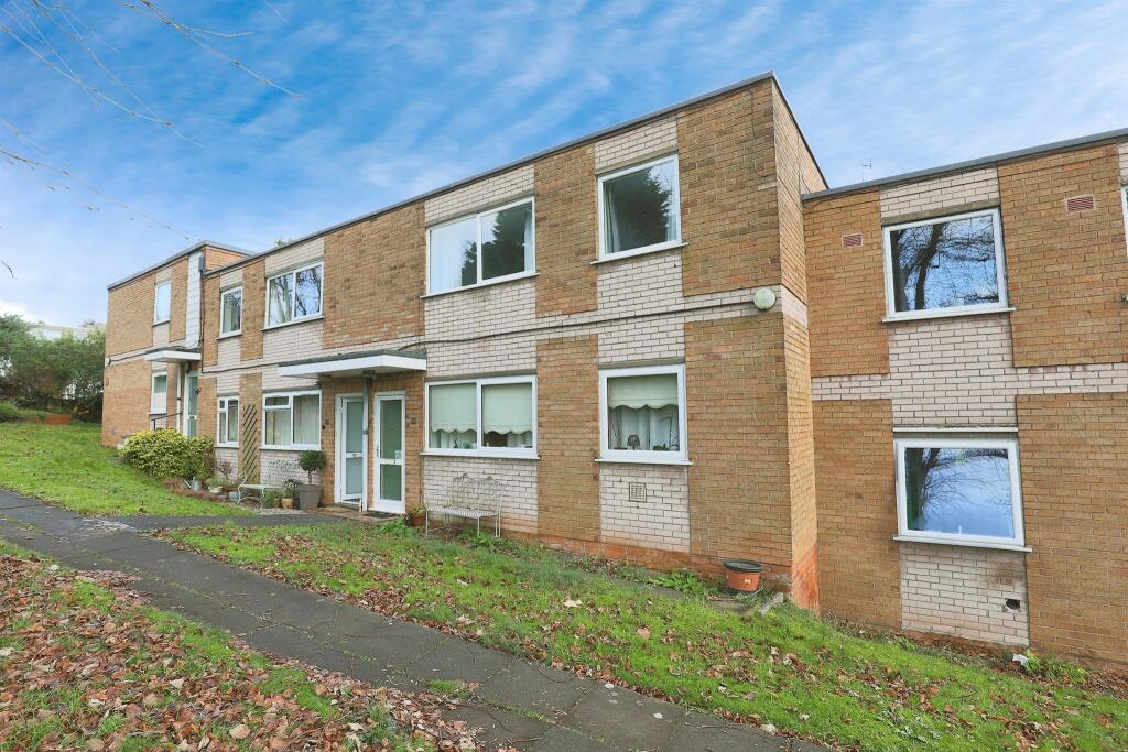 2 bedroom flat for sale in Elmfield Gardens, Worcester, WR5